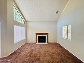 43242 Cottage Ln in Lancaster, CA - Building Photo - Building Photo