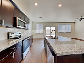 8422 Flagpole Loop Ave in Las Vegas, NV - Building Photo - Building Photo