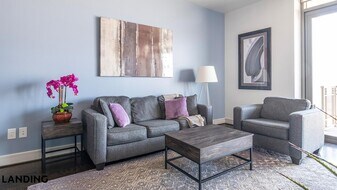 777 Preston St, Unit 35E in Houston, TX - Building Photo