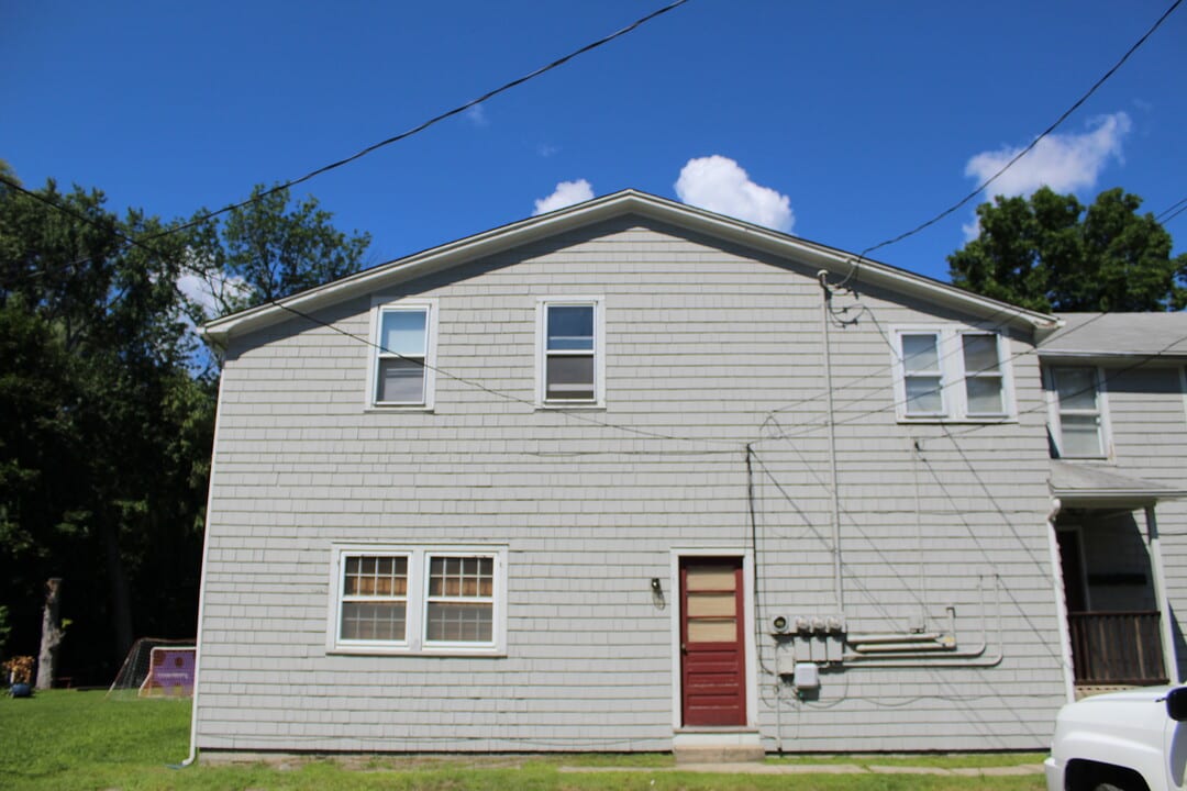 23 Fleetwood Ave, Unit 2nd floor in Bethel, CT - Building Photo
