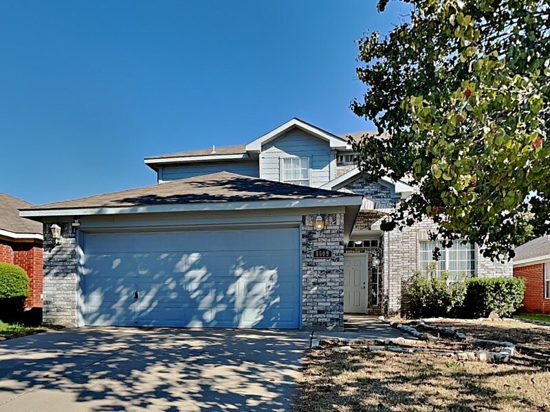 8609 Fountainview Terrace in Hurst, TX - Building Photo