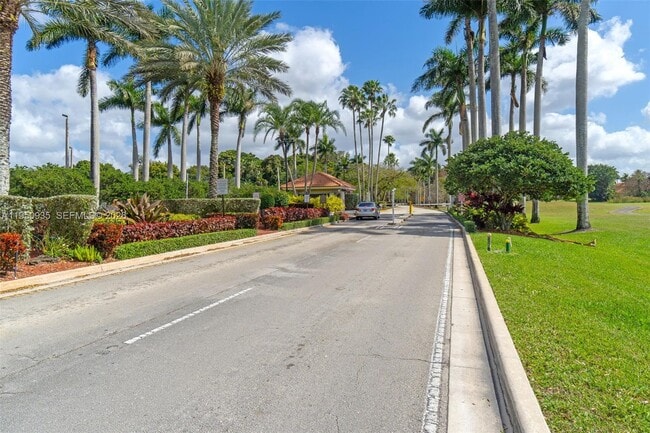 15825 SW 11th St in Pembroke Pines, FL - Building Photo - Building Photo