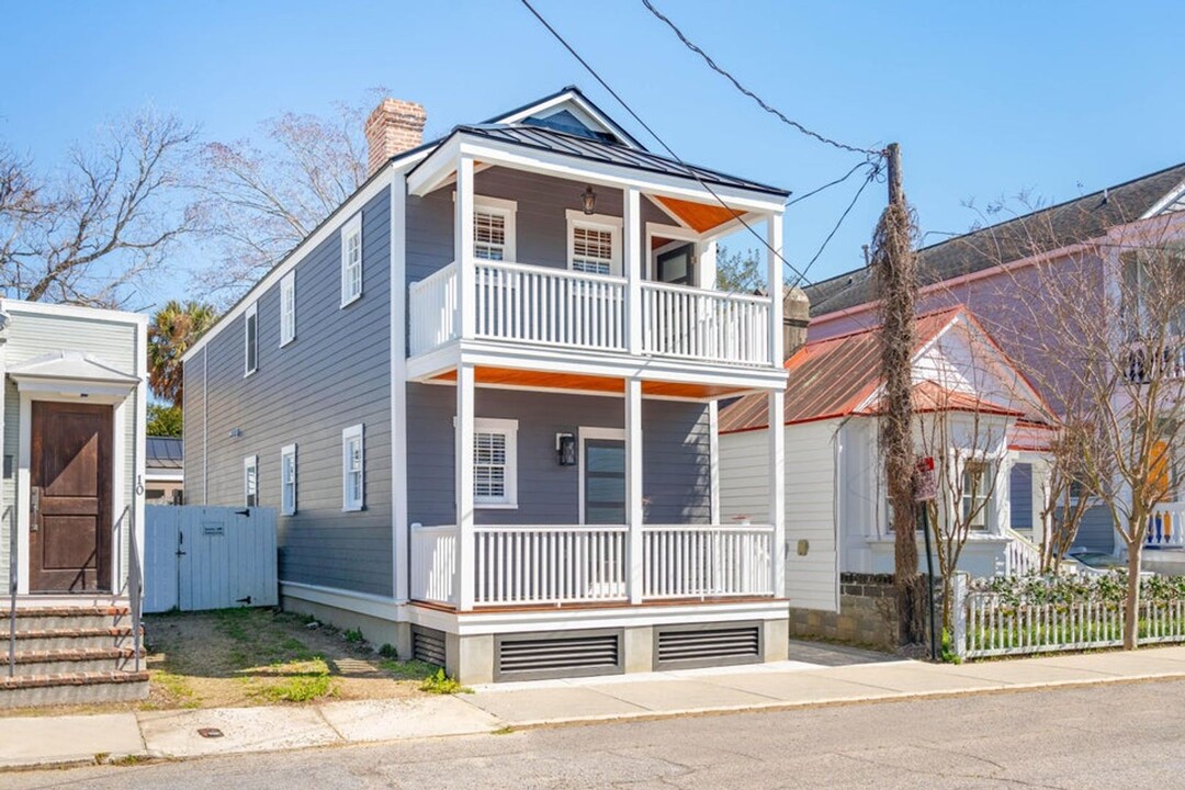 8 Larnes St in Charleston, SC - Foto de edificio