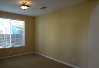 1210 Imperial Lilly Dr in Patterson, CA - Building Photo - Building Photo