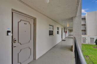 9480 Poinciana Pl in Davie, FL - Building Photo - Building Photo