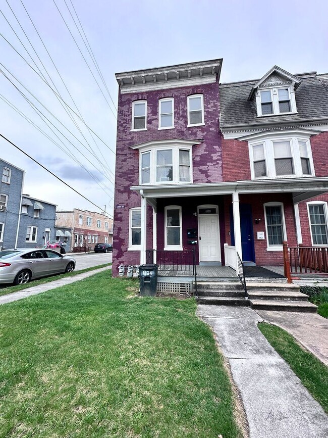 1164 E King St-Unit -Apt 1 in York, PA - Foto de edificio - Building Photo