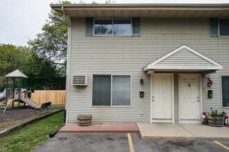 Sundale Townhomes in Sun Prairie, WI - Building Photo - Building Photo