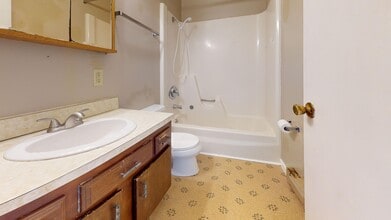 644-646-646 Sequoia Ln in Mansfield, OH - Building Photo - Building Photo