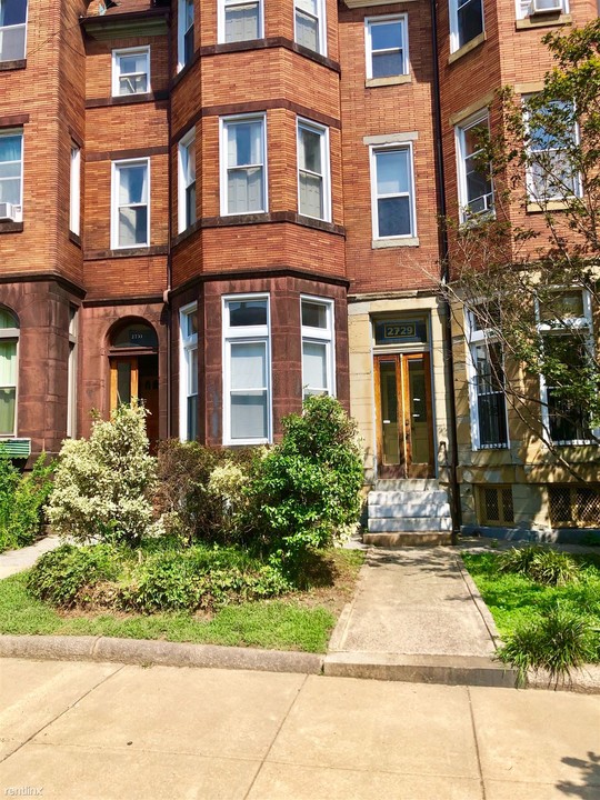 2729 St Paul St-Unit -Apt 3 in Baltimore, MD - Building Photo