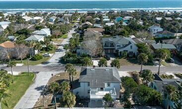 900 Second St in Neptune Beach, FL - Foto de edificio - Building Photo