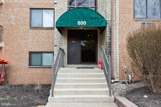 1575 W Street Rd, Unit 818 in Warminster, PA - Foto de edificio - Building Photo