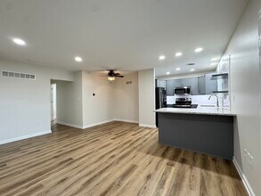 517 Gillis St, Unit 204 in Kansas City, MO - Building Photo - Building Photo