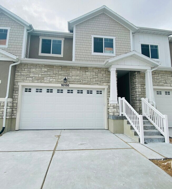 16188 S Truss Dr in Bluffdale, UT - Building Photo