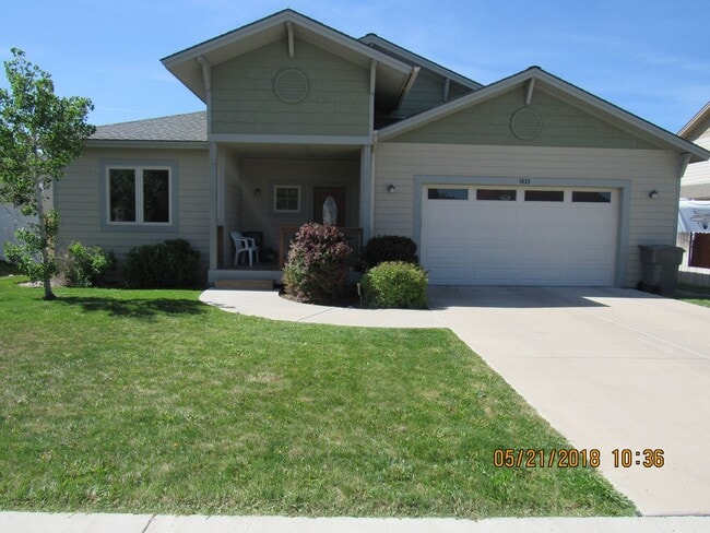 property at 1033 E 19th St