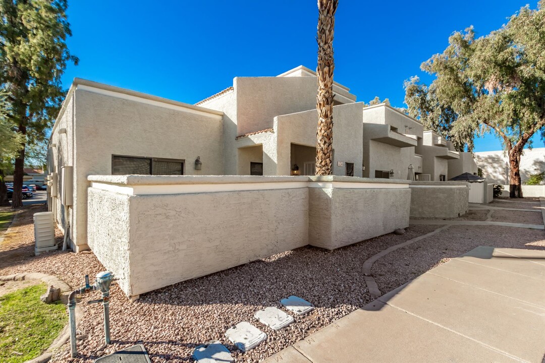 850 S River Dr in Tempe, AZ - Building Photo