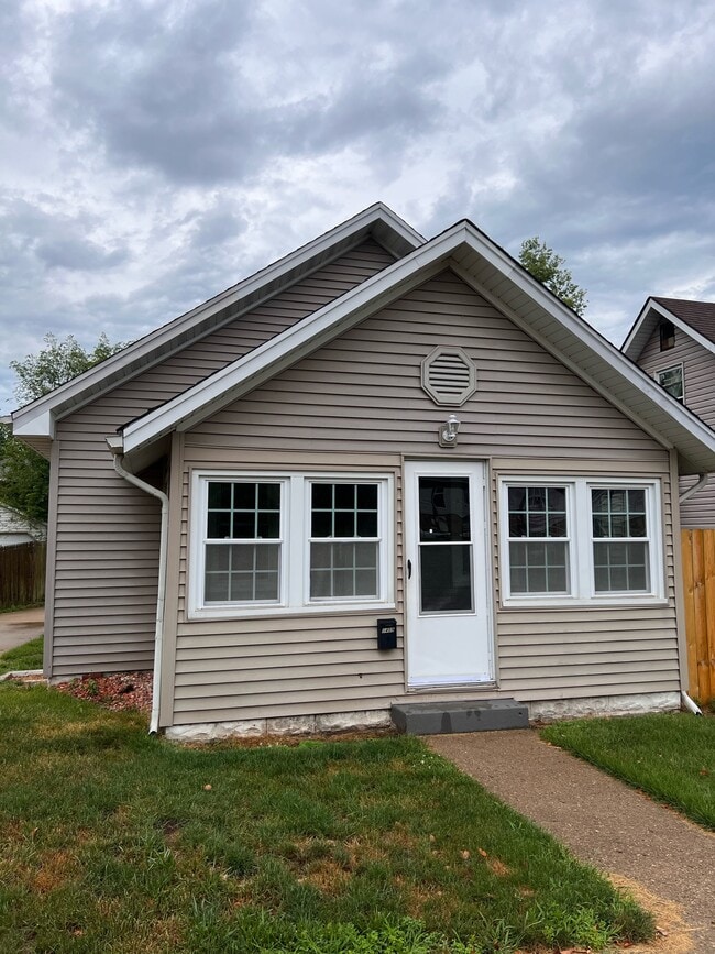 property at 1409 S 4th St