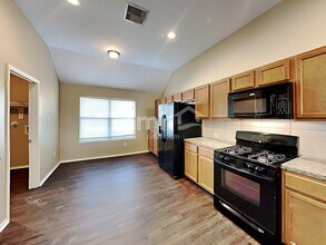 18550 Sunrise Pines Dr in Montgomery, TX - Building Photo - Building Photo