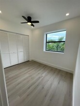 445 SW 3rd St, Unit 3 in Miami, FL - Building Photo - Building Photo