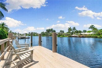 1060 Galleon Dr in Naples, FL - Building Photo - Building Photo