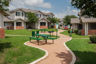 Village at Fox Creek in Killeen, TX - Building Photo - Building Photo