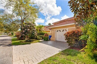 4106 Carriage Dr in Pompano Beach, FL - Building Photo - Building Photo