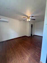208 Claremont Ave, Unit Claremont Apartment B in San Antonio, TX - Building Photo - Building Photo