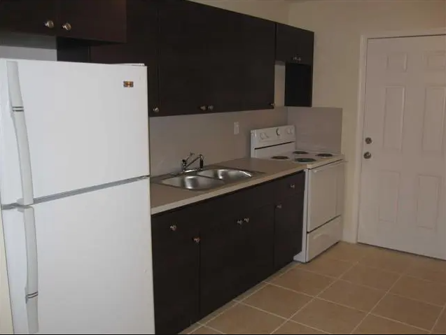 1529 NW 34th St in Miami, FL - Foto de edificio