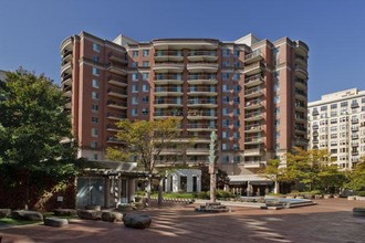 Bethesda Place in Bethesda, MD - Building Photo - Building Photo