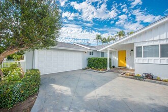 1406 Mariners Dr in Newport Beach, CA - Building Photo - Building Photo