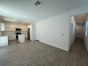 867 Lk Pk Cir in Galt, CA - Building Photo - Building Photo
