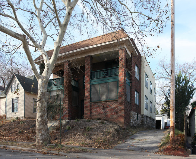 3906-3908 Terrace St in Kansas City, MO - Building Photo - Building Photo