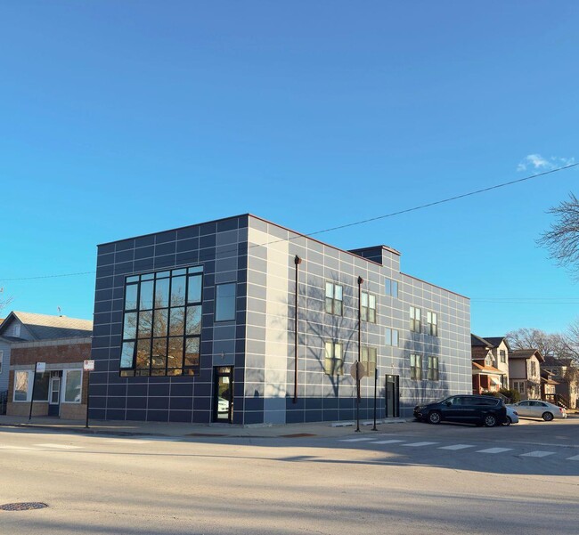 7427 W Addison St in Chicago, IL - Building Photo - Building Photo