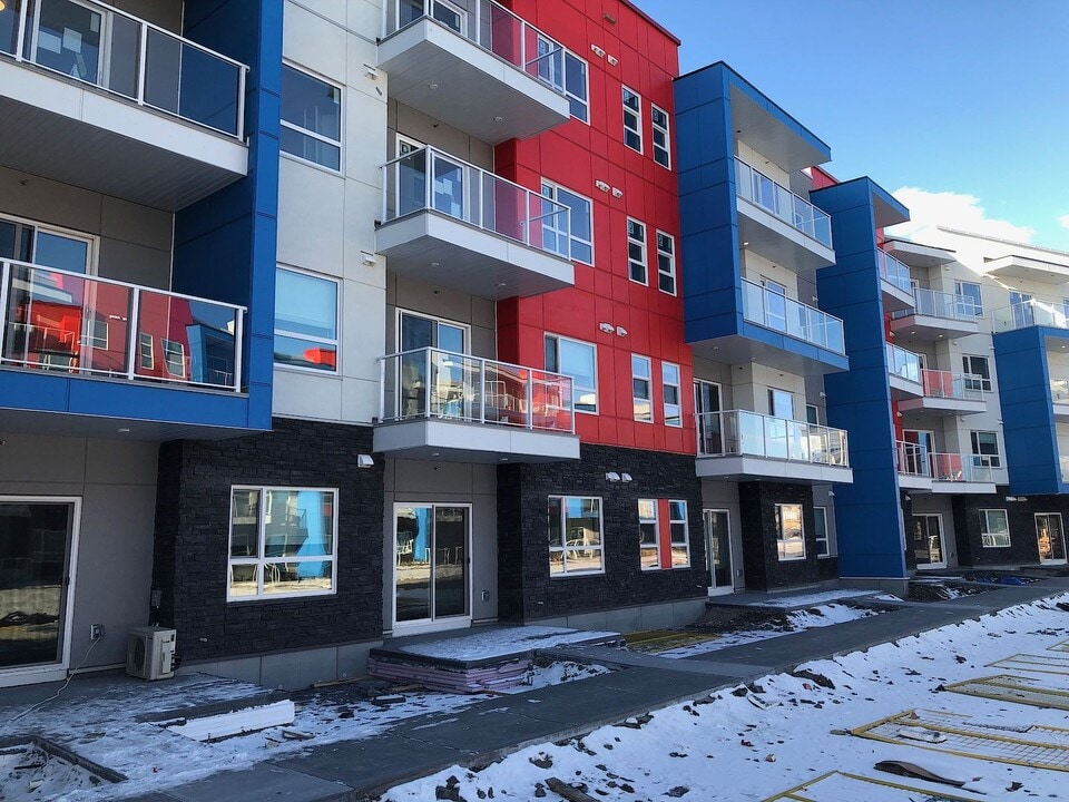 19489 Main St SE in Calgary, AB - Building Photo