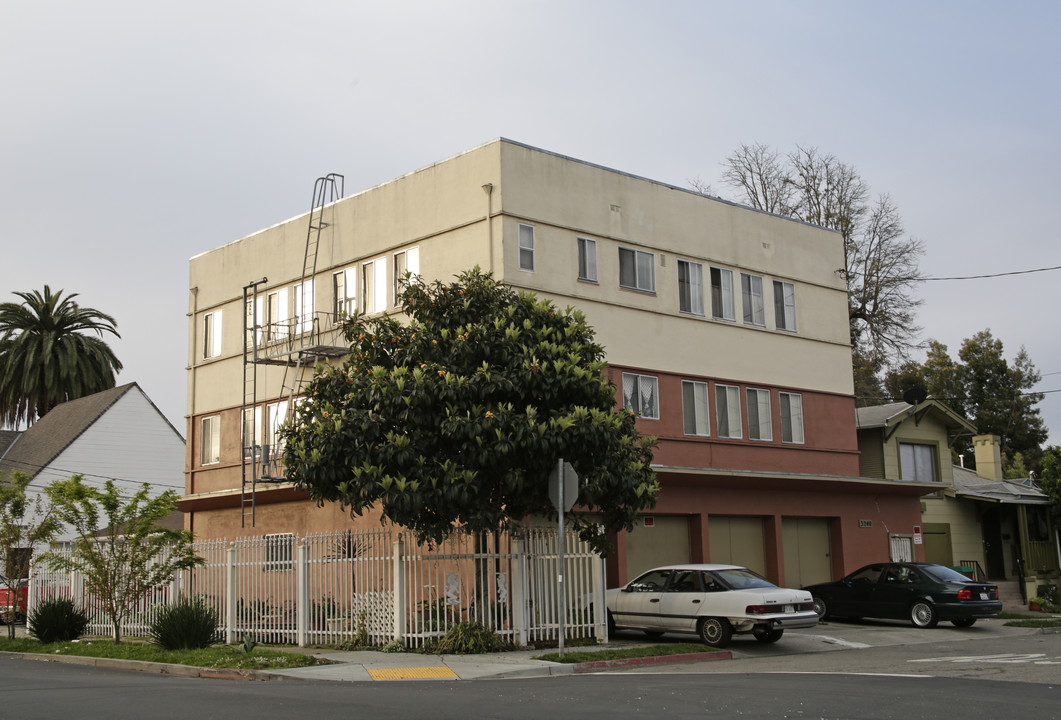 3240 61st Ave in Oakland, CA - Foto de edificio