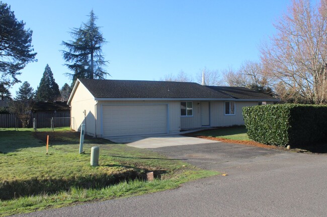 3332 NE Brogden St in Hillsboro, OR - Building Photo - Building Photo