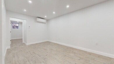 72-17 66th Pl in Queens, NY - Building Photo - Building Photo