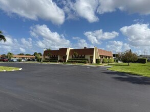 5780 Fernley Dr in West Palm Beach, FL - Building Photo - Building Photo
