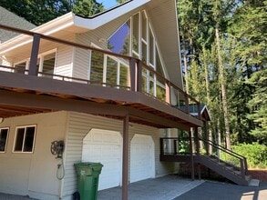 311 Waukeena Way in Cottage Grove, OR - Building Photo - Building Photo