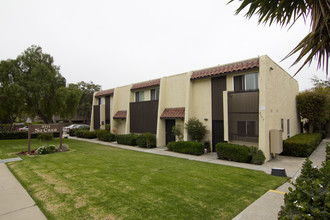 Su Casa Townhomes in San Diego, CA - Building Photo - Building Photo