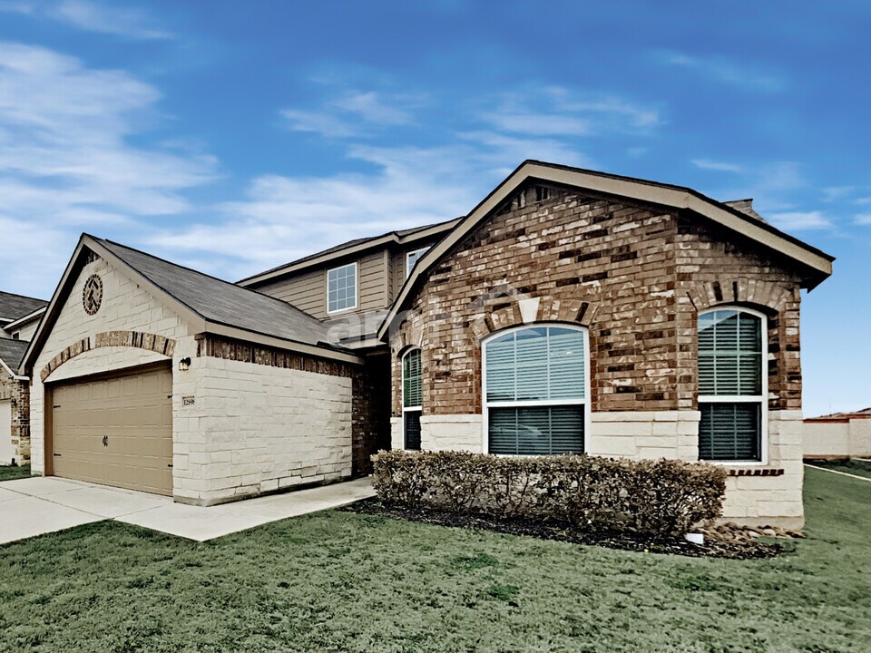 12898 Cedarcreek Trail in San Antonio, TX - Foto de edificio