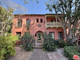 840 Huntley Dr in West Hollywood, CA - Building Photo