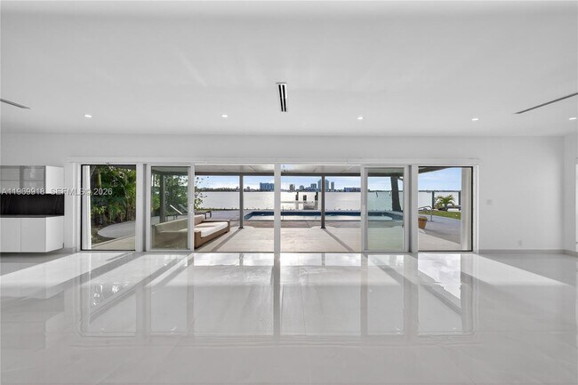 1101 S Shore Dr in Miami Beach, FL - Building Photo - Building Photo