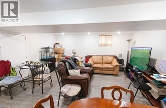 325 E 18th St in Hamilton, ON - Building Photo - Building Photo