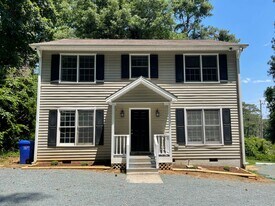 821 Old Pittsboro Rd in Chapel Hill, NC - Building Photo
