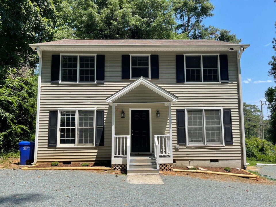 821 Old Pittsboro Rd in Chapel Hill, NC - Building Photo