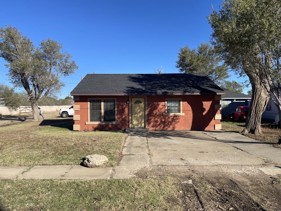 1001 Farley St in Pampa, TX - Building Photo