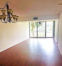 6217 Balboa Cir in Boca Raton, FL - Building Photo - Building Photo