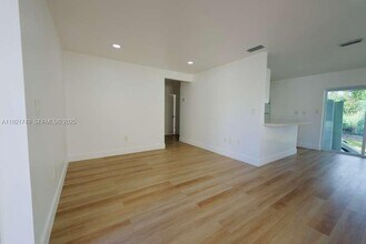 11316 Peachtree Dr in Miami, FL - Foto de edificio - Building Photo