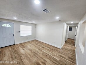 10235 Monaco Dr in Jacksonville, FL - Building Photo - Building Photo