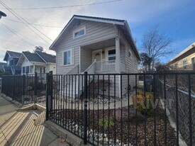 3102 40th St in Sacramento, CA - Building Photo